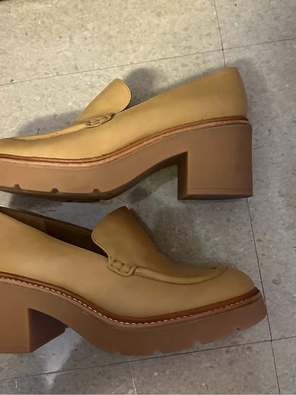 Vince Rowe Platform Leather Loafer Size 7.5 Lug Sole Chunky Shoes Natural Tan